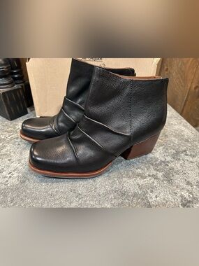 NWT! KORK-EASE KISSEL Black Leather Women’s Ankle Boots. Never worn! No Flaws!